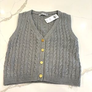 NWT- Abercrombie &Fitch knit vest